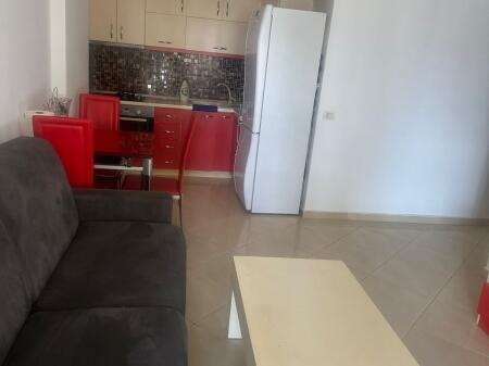 Apartament 1+1, Astir!