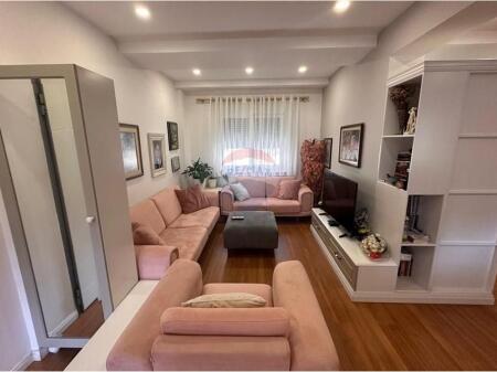 Jepet Duplex 2+1+2 me qira , Rruga Hamdi Garunja , Liqeni i Thate
