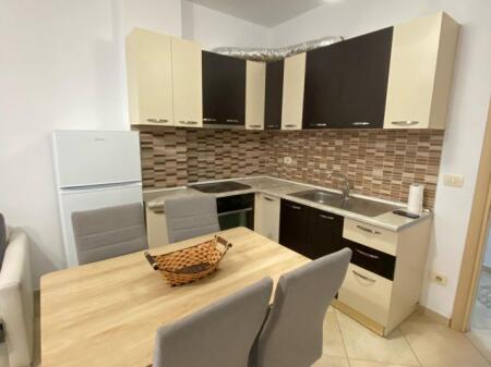 Jepet me qera apartament 2+1 Astir