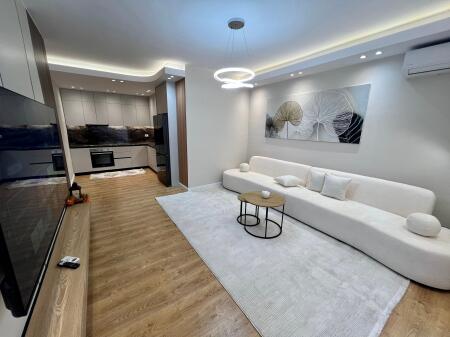  SHITET Apartament 2+1 Me 2 Tualete Dhe Ballkon  Astir, Prane Bar Artistit 