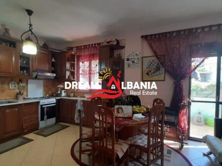 Apartament 2+1 ne shitje ne zonen e Kodres se Diellit prane Big Market (ID 4121899).