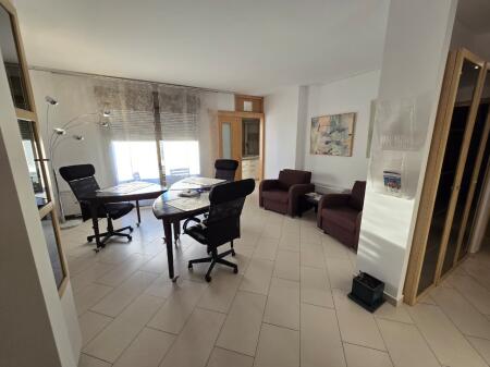 Ufficio in affitto 3+1+2 bagni nel centro di Tirana
