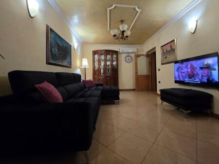 Apartament 3+2+1 në shitje – 21 Dhjetori, Tiranë