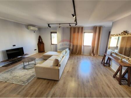 Apartament 2+1+ studio per qira tek Petronini