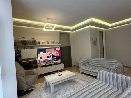 Shitet, Apartament 2+1+2, Kompleksi "Kika 2", Komuna Parisit, Tiranë