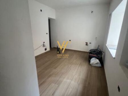 LOCALE COMMERCIALE IN AFFITTO PIAZZA WILLSON 600 EURO