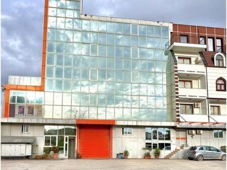 Si affitta edificio commerciale nella Nuova Anello, vicino a Green City!