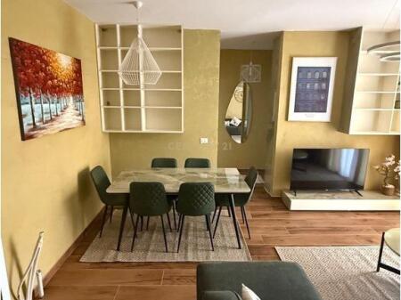 Appartamento 2+1+2 con 2 posti auto “QTU”, Tirana in affitto! 650 € /Mese
