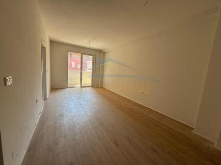 Shitet, Apartament 1+1, Kompleksi Golden Park 3, Tiranë
