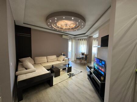 1+1, arredato al kristal center comune, prezzo 650 euro