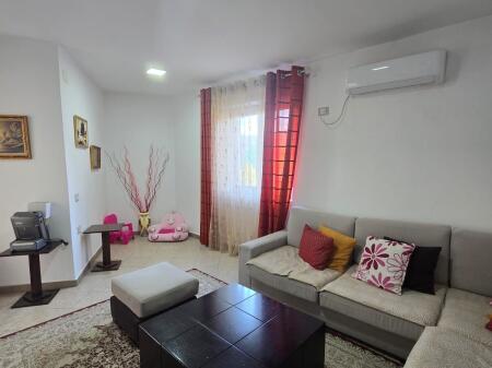 Apartament 2+1, Komuna e Parisit!