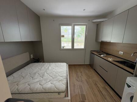 Gazoniere 30 m2,e mobiluar ,rr peti liqenii thate 400euro perfshire drita,uje,wifi