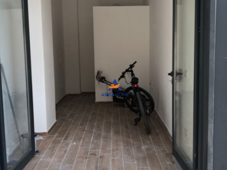 LOCALE COMMERCIALE IN AFFITTO 20M2 "DON BOSKO, DIETRO IL BAR ARTISTIT" 40000 LEKE