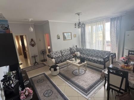 Shitet apartament 2+1 me 2 tualete pranë tregut industrial – Durrës