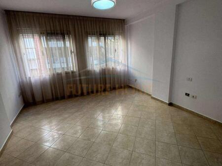 Shitet Me KREDI. APARTAMENT 2+1, YZBERISHT