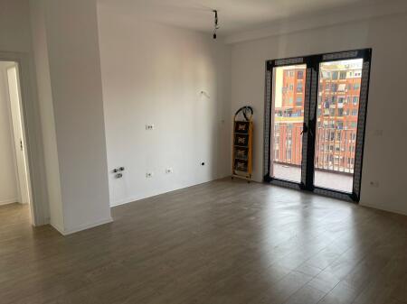 AMBIENTE COMMERCIALE IN AFFITTO AL GARDEN BUILDING