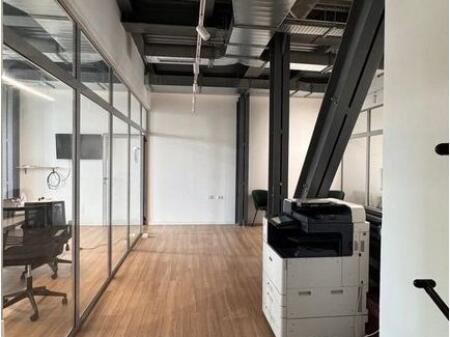 Locale arredato per ufficio in affitto – Comune di Parigi, vicino a Kika 2!