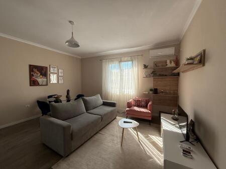 Apartament 1+1 me qira tek Garda!
