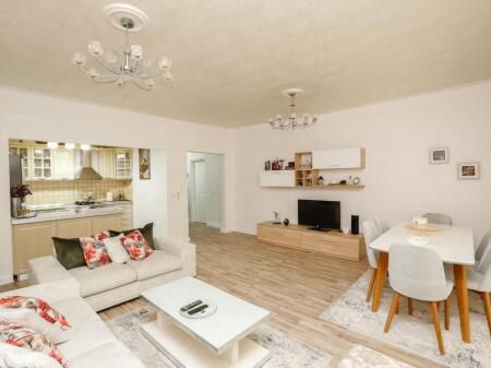 Jepet me Qera Apartament 3+1+2Qender, Sheshi Skenderbej