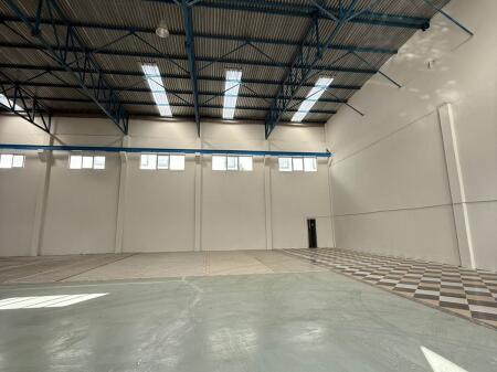 CAPANNONE 850M2 IN AFFITTO SULL'AUTOSTRADA TIRANA-DURRËS