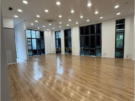  Locale Commerciale/Ufficio in Affitto – “Park Gate”, Via Elbasanit