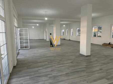 LOCALE DI 250 M2 IN AFFITTO A PASKUQAN 2.500 EURO