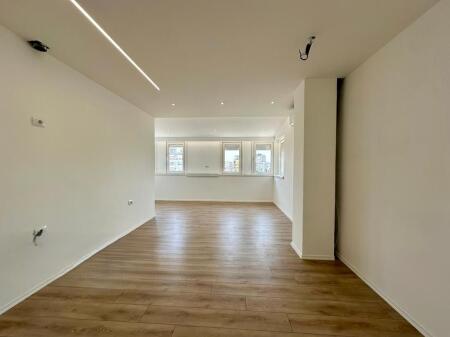 VENDIAMO APPARTAMENTO 1+1+GUARDAROBA, IN VIA FORTUZI 165.000 €