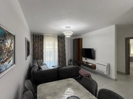 Me Qira – Apartament 3+1+2, Rruga “5 Maj”, Tiranë