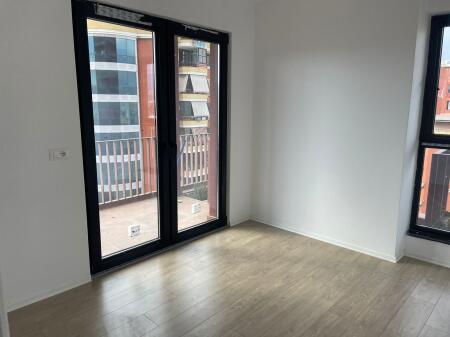  Ufficio in Affitto – Ufficio 2+1+2 nel Garden Building, Tirana 