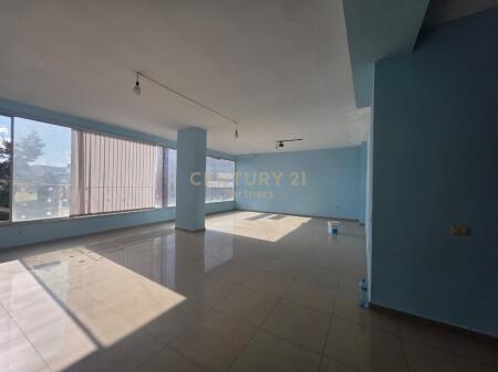 AMBIENT KOMERCIAL OPEN SPACE NE YZBERISH 142,400 €