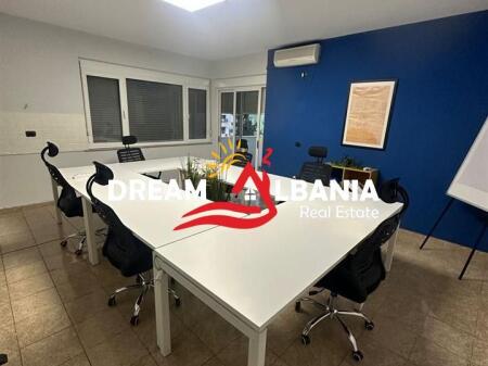 Ufficio in affitto a Bllok, Tirana (ID 42611386)