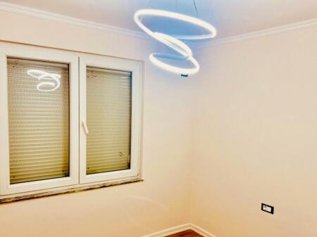 Apartment 2+1+1 with balcony at Bulevardi Zogu i 1!
