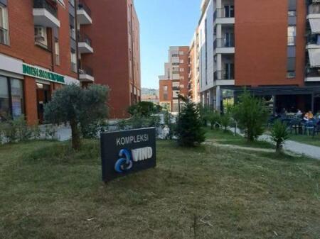 Shitet ambient biznesi /dyqan në Ali Dem prane Globe