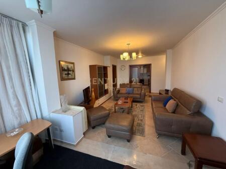  Appartamento 2+1+2 in affitto – Via Elbasanit, Tirana