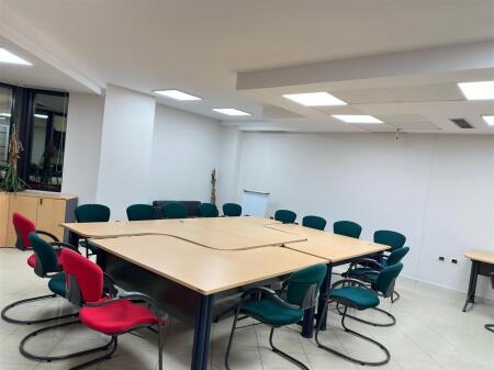  Locale per ufficio in affitto a Bllok
