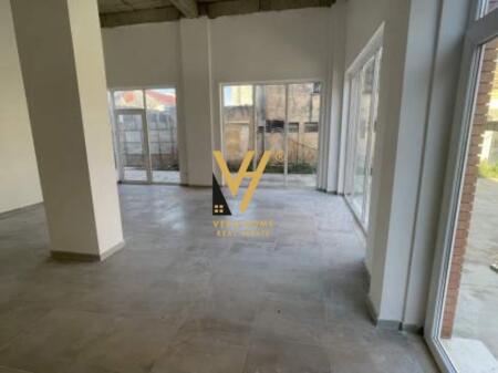 SHOP FOR RENT 70 M2 ON DIBRES STREET 500 EURO