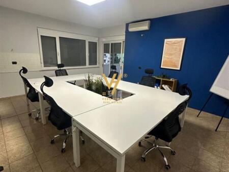 UFFICIO 65 M2 IN AFFITTO A BLLOK 150.000 LEKE