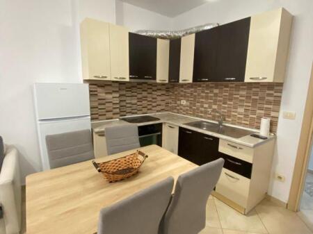 2+1,arredato presso hotel marinaj ad astir,prezzo 500 mila leke