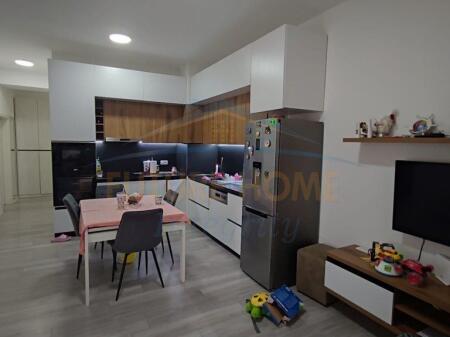 SHITET APARTAMENT 2+1+POST PARKIMI KOMPLEKSI MANGALEM, ALI DEM  