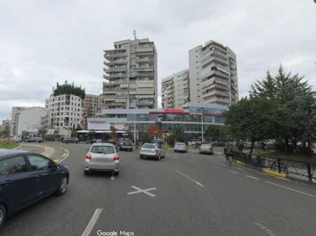 Dyqan ne shitje tek Zogu Zi prane Ring Center ne Tirane (ID 4171233)