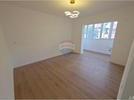 Shitet Apartament 2+1 në Rrugën e Kavajës