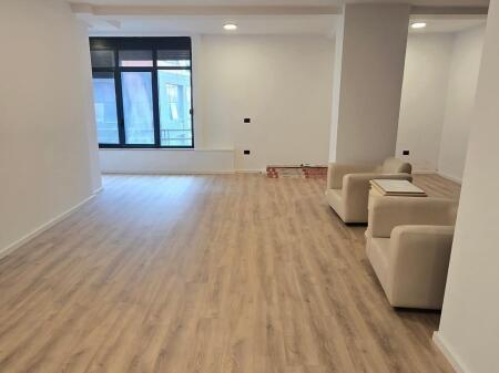 **UFFICIO PREMIUM IN AFFITTO 107M2– MYSLYM SHYRI**