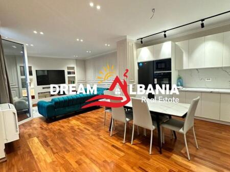 Appartamento+veranda in affitto | Attico 2+1+2 via Kavaja (ID 42214491)
