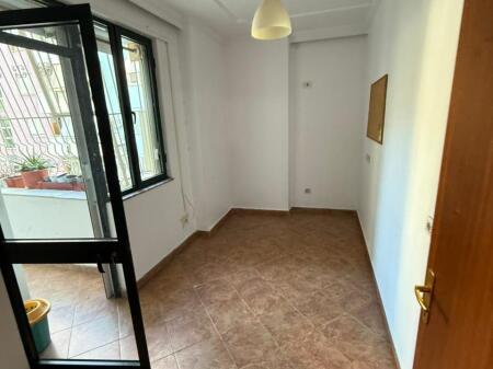 AFFITTASI APPARTAMENTO 5+1+2 EX ESPOSIZIONE