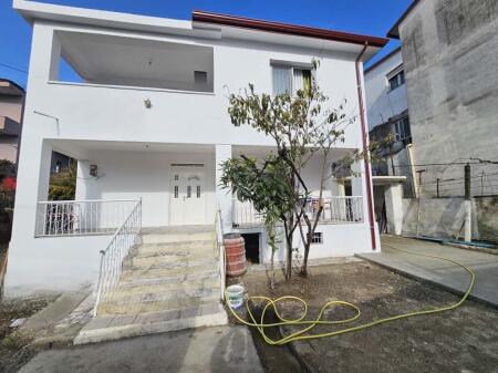 Villa 3+1+2 In Affitto a Kodër Kamëz, Tirana - 650€