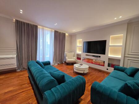 AFFITTASI PENTHOUSE LUSSUOSO 2+1+2 + POSTO AUTO + VERANDA, Via Kavajes