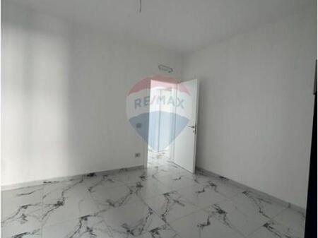 AFFITTO AMBIENTE PER UFFICIO MINE PEZA !