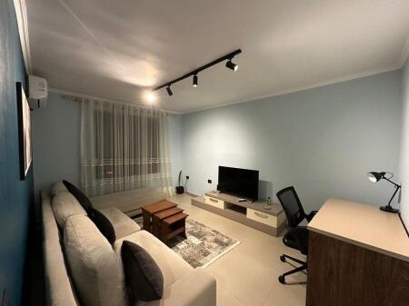 Apartament 1+1 me mundësi konvertimi në 2+1, pranë Lulishtes “1 Maji” – përballë Ish-Ekspozitës 230,000 €