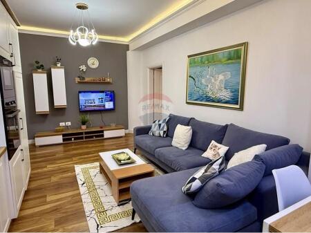 APARTAMENT 1+1 PËR QIRA, BLLOKU, TIRANË