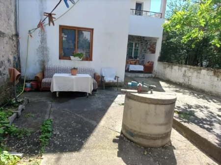  Shitet Vilë 3-Katëshe në Golem, Durrës